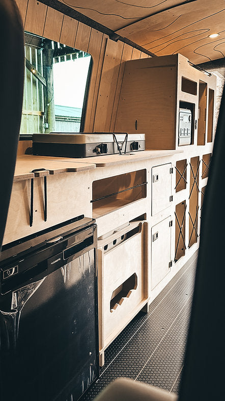 THE PLY GUYS BRUICH STORADH - SIDE KITCHEN & STORAGE